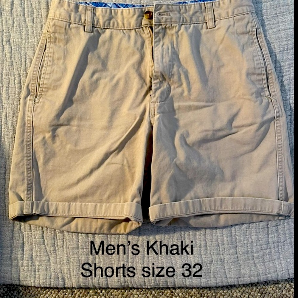 Men’s Khaki Shorts Size 32